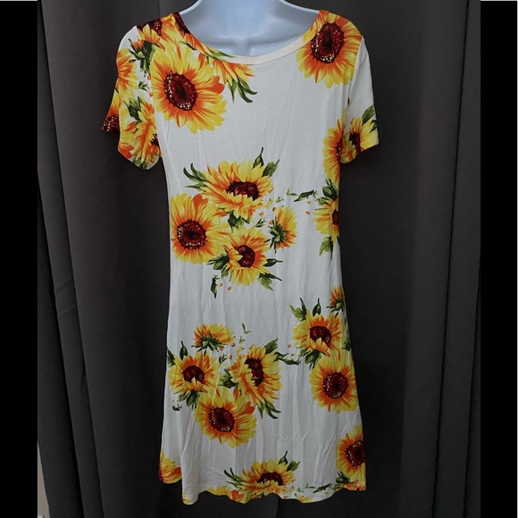 Short sleeve dress - Picture 2 of 3